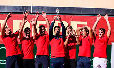 Campeón de España por equipos con el Club de Tenis Valencia
