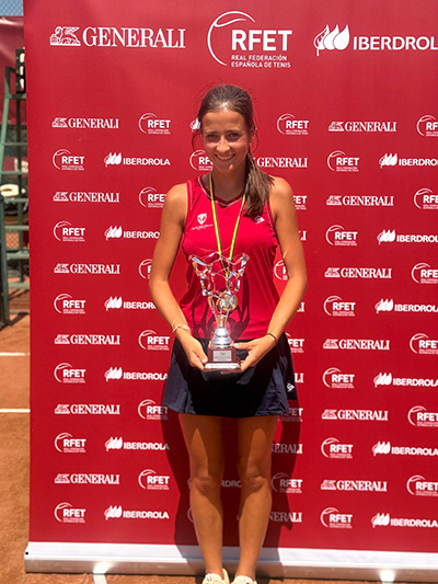 Natalia Ortega Campeona de España por equipos Cadete con el CT Valencia